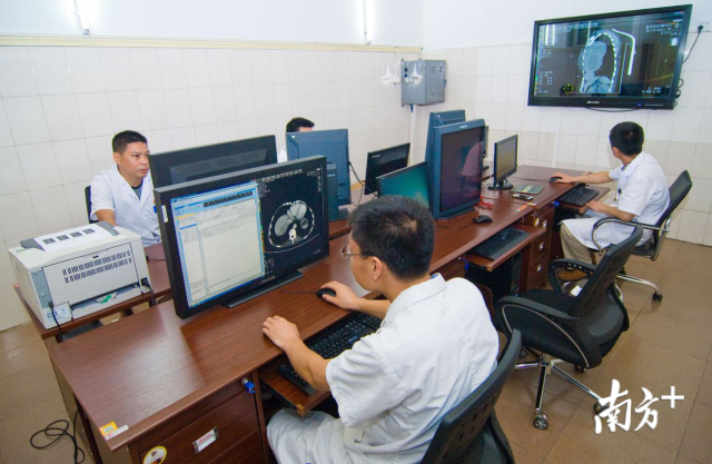 6個中心能讓鎮鄉的群眾實現在鎮衛生院看病，一樣能享受到市區醫院的優質服務，實現讓數據多跑腿、群眾少跑腿。