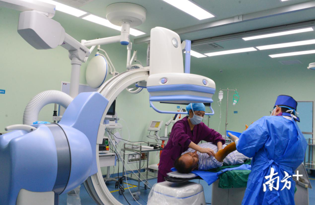 連州形成“基層檢查、基層收費、上級診斷”就醫新格局，有效解決群眾“看病難、看病貴、看病遠”難題。黃津 攝