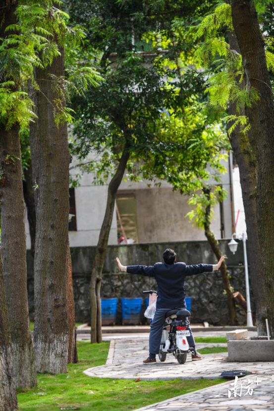 晨練的市民。曾亮超 攝