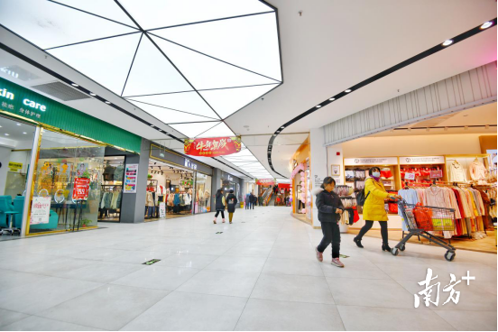 商貿繁榮。曾亮超 攝