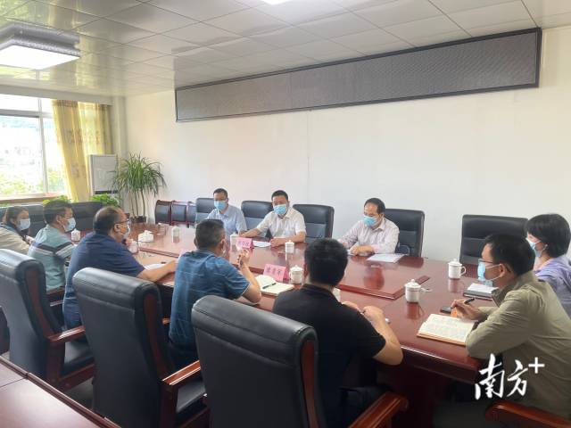 調(diào)研座談。