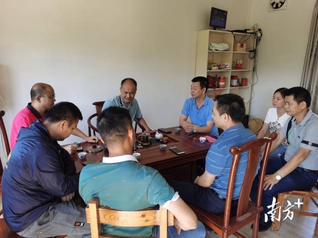 九陂鎮鄉村振興人才驛站到益農專業合作社調研企業人才情況。