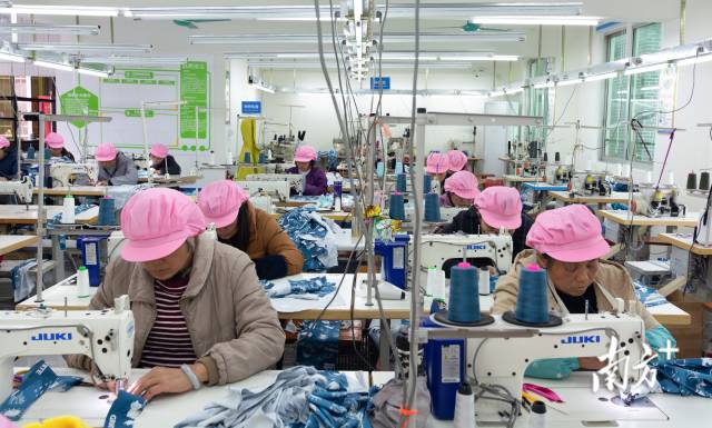 安尼歐服飾項目讓村民實現家門口就業。